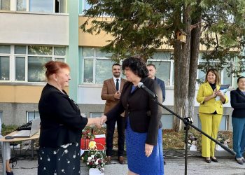 Началникът на кабинета Таня Михайлова откри нов STEM център в НУ „Иван Вазов“ във Враца