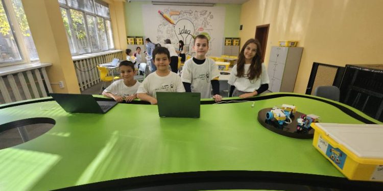 Видинското училище „Любен Каравелов“ откри нови кабинети по роботика