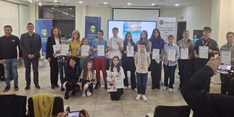 В Културния център „Морско казино“ в Бургас бяха връчени наградите на отличените в Националния конкурс „Морето не е за една ваканция“