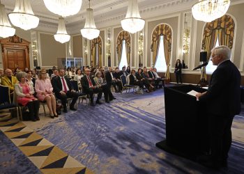 В български училища ще бъдат сформирани екипи от дигитални лидери – учители или други специалисти, които ще бъдат водещи в работата с информационни технологии и изготвянето на иновативни уроци