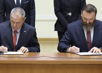 България и Украйна подписаха протокол за Болградската гимназия в Одеска област