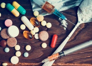 Защо тийнейджърите посягат към наркотиците