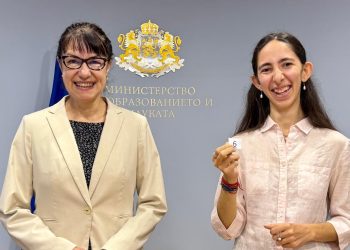 Зрелостниците пишат по вариант 2 на матурата по профилиращ предмет и по тема 6 на изпита по професия