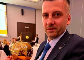 Директорът на кюстендилско училище стана „Герой на децата“ за 2026 г.